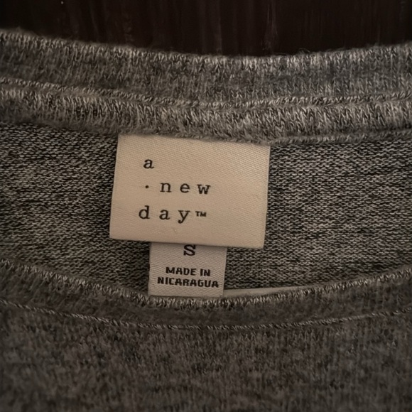 Women’s A New Day super soft knot-detail sweater size small - Picture 2 of 3